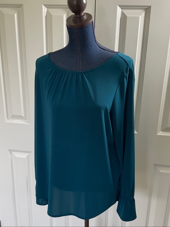 Ann Taylor Tops - Ann Taylor flare sleeve top